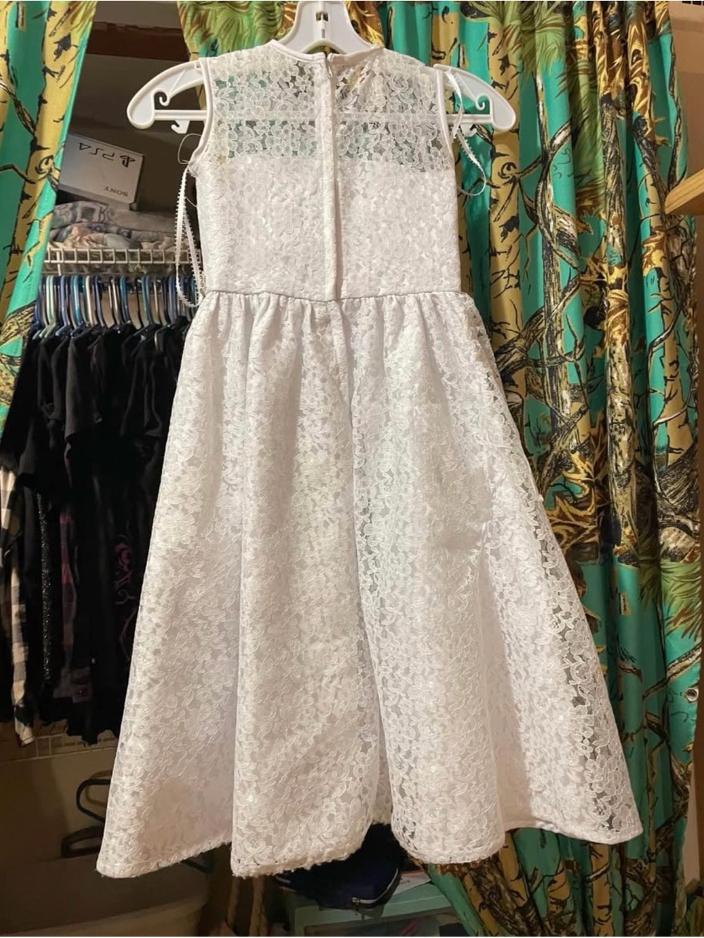 Ivory Lace Girls' Formal Dress - Sleeveless Fit